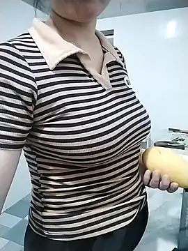 Snapshot of Mie_rose chatting on 19, 4, 2026 Mie rose online show from 19, 4, 2026