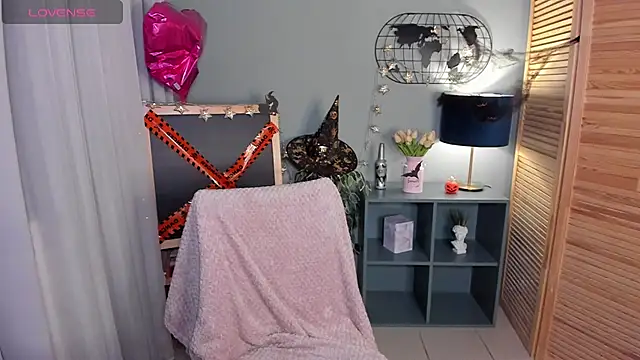 mishapallmer online show from 29, 10, 2025