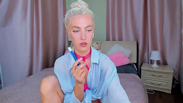 Snapshot of mishapallmer chatting on 21, 7, 2026 mishapallmer online show from 21, 7, 2026