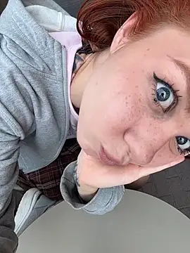 Snapshot of RosieSecret chatting on 17, 5, 2026 RosieSecret online show from 17, 5, 2026