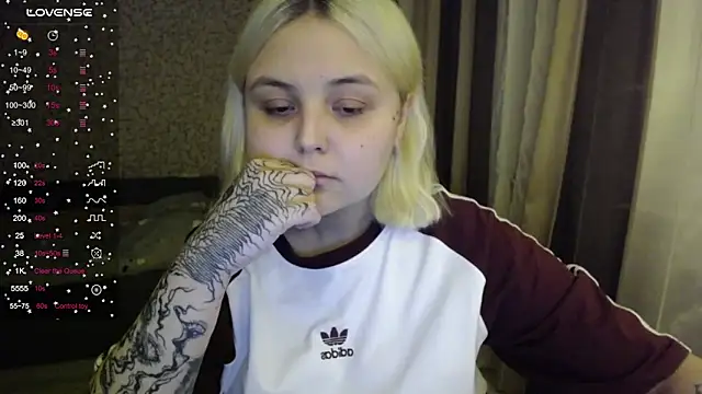 Snapshot of vendymories chatting on 30, 10, 2025 vendymories online show from 30, 10, 2025