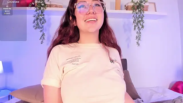 Nicolle Evanss  online show from 7, 4, 2026