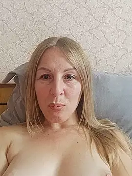 Snapshot of LunaSugarX chatting on 2, 11, 2025 LunaSugarX online show from 2, 11, 2025