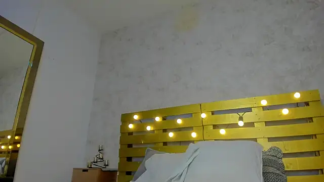 bonnie sm online show from 23, 11, 2025