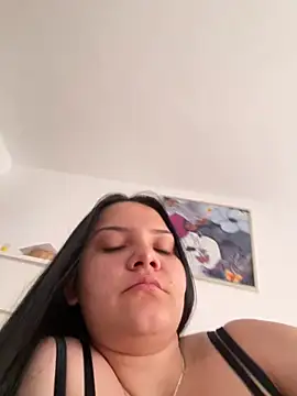 Snapshot of Selena_y chatting on 28, 5, 2026 Selena y online show from 28, 5, 2026