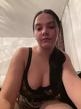 Snapshot of Selena_y chatting on 28, 5, 2026 Selena y online show from 28, 5, 2026