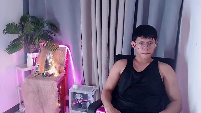 Snapshot of pinkcock_froi2305 chatting on 17, 11, 2025 pinkcock froi2305 online show from 17, 11, 2025