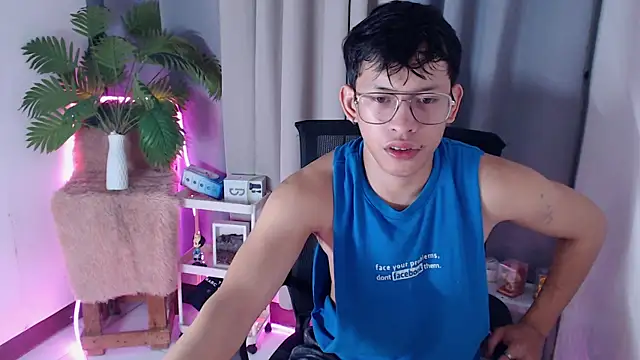 Snapshot of pinkcock_froi2305 chatting on 14, 12, 2025 pinkcock froi2305 online show from 14, 12, 2025