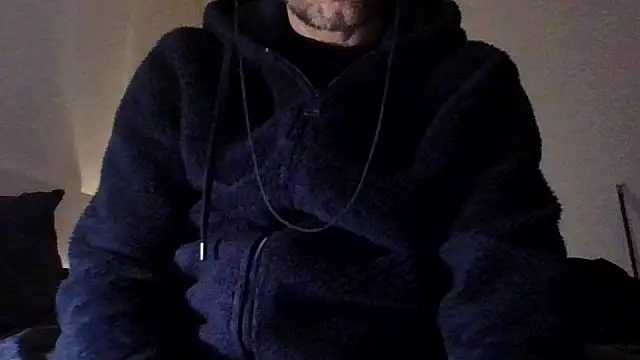 Snapshot of Skeye2 chatting on 17, 11, 2025 Skeye2 online show from 17, 11, 2025