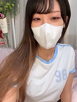 emiiiii1001 online show from 18, 9, 2025