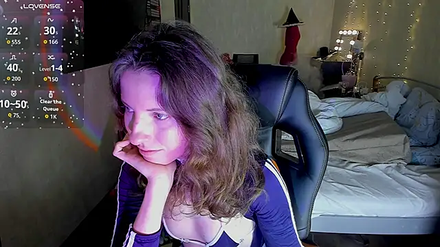 Agata in Wonderland online show from 11, 11, 2025