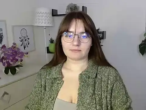 Snapshot of Julie_Diamond chatting on 8, 10, 2025 Julie Diamond online show from 8, 10, 2025