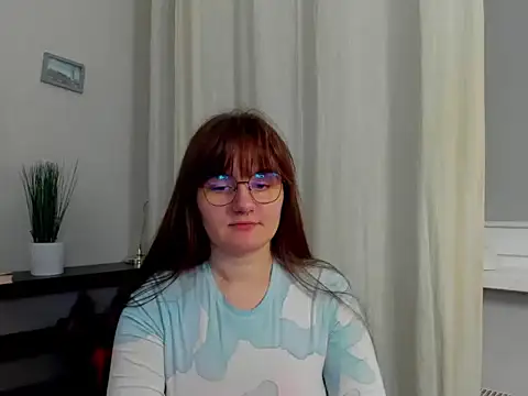 Julie Diamond online show from 5, 12, 2025