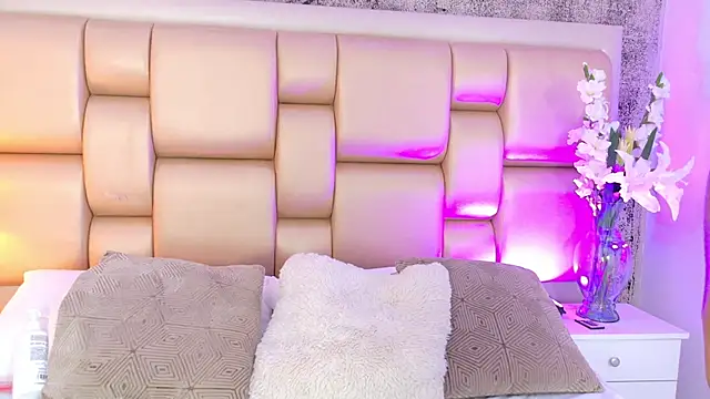 AngelaRoberts online show from 4, 4, 2026