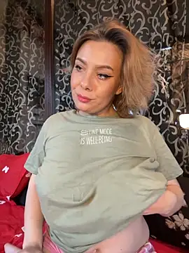 Snapshot of emmasweett11 chatting on 3, 12, 2025 emmasweett11 online show from 3, 12, 2025