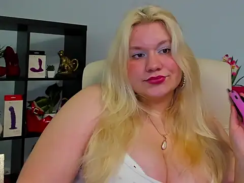 Snapshot of samantha_darling chatting on 4, 5, 2026 samantha darling online show from 4, 5, 2026
