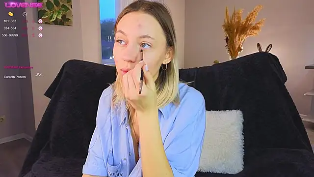 NyxaThorn online show from 14, 10, 2025