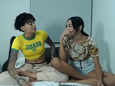 Snapshot of ParisAndVi chatting on 19, 9, 2025 ParisAndVi online show from 19, 9, 2025