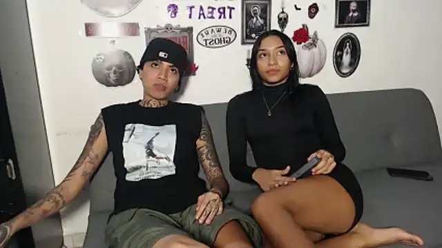 Snapshot of ParisAndVi chatting on 26, 10, 2025 ParisAndVi online show from 26, 10, 2025