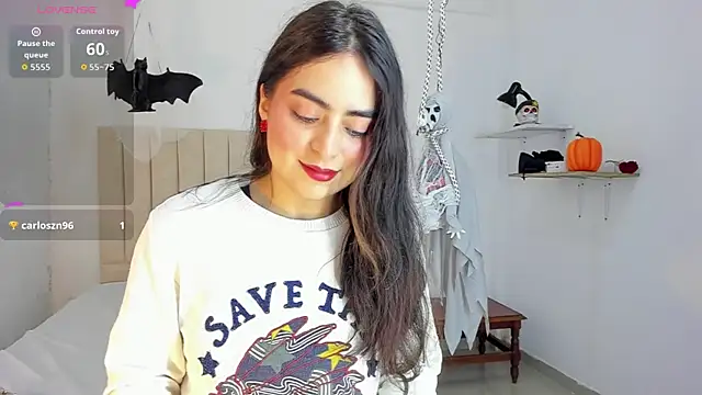 sashaa petit online show from 24, 10, 2025