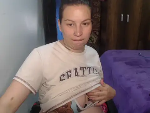 cloequeen15 online show from 12, 4, 2026