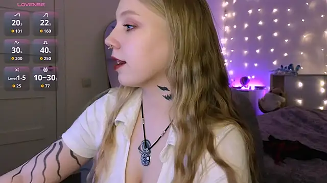 Snapshot of RebeccaAster chatting on 21, 4, 2026 RebeccaAster online show from 21, 4, 2026