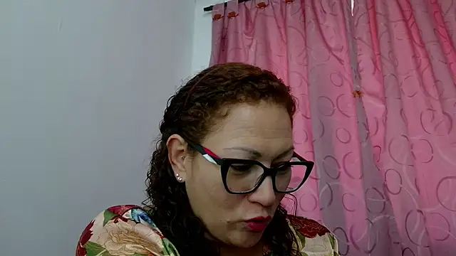 Snapshot of TifanyQueen_ chatting on 24, 9, 2025 TifanyQueen online show from 24, 9, 2025
