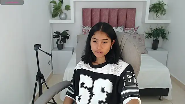 Milaa Star  online show from 19, 12, 2025