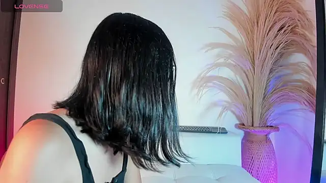 Snapshot of Noami_Rose chatting on 4, 12, 2025 Noami Rose online show from 4, 12, 2025