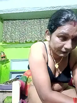 Snapshot of ZIVAA chatting on 4, 10, 2025 ZIVAA online show from 4, 10, 2025