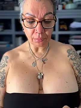 dieseldame1313 online show from 19, 3, 2026