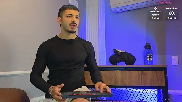 Snapshot of ArturoCardona_ chatting on 15, 12, 2025 ArturoCardona online show from 15, 12, 2025