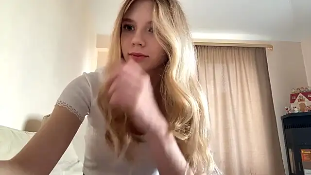 Snapshot of FruityXo chatting on 5, 10, 2025 FruityXo online show from 5, 10, 2025