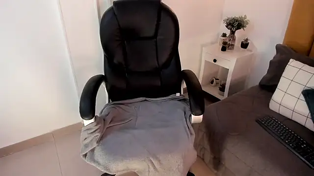 Snapshot of marie_bass chatting on 14, 9, 2025 marie bass online show from 14, 9, 2025