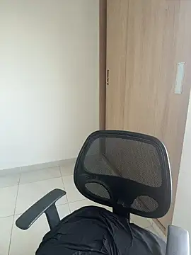 Snapshot of LauraCatalina chatting on 29, 10, 2025 LauraCatalina online show from 29, 10, 2025