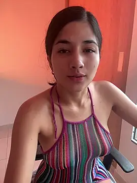 Snapshot of LauraCatalina chatting on 4, 11, 2025 LauraCatalina online show from 4, 11, 2025