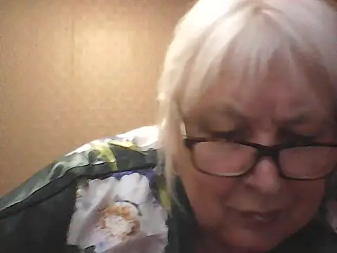 Alexia64231 online show from 3, 12, 2025