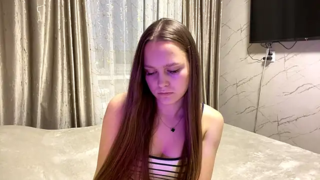 Snapshot of SoSweetGirl chatting on 8, 9, 2025 SoSweetGirl online show from 8, 9, 2025