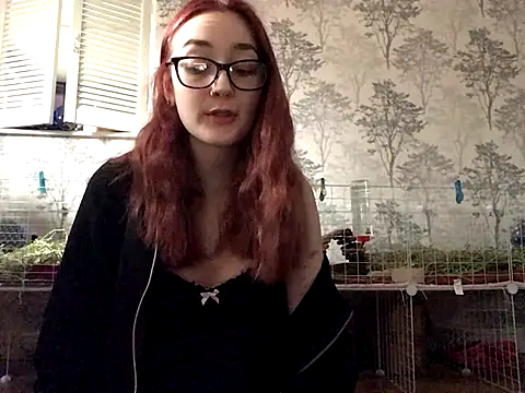 Snapshot of ivysplayhouse chatting on 1, 10, 2025 ivysplayhouse online show from 1, 10, 2025