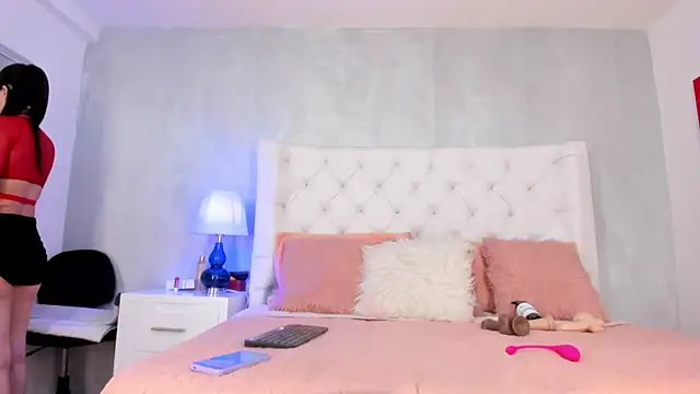 Yara Bliss  online show from 8, 10, 2025