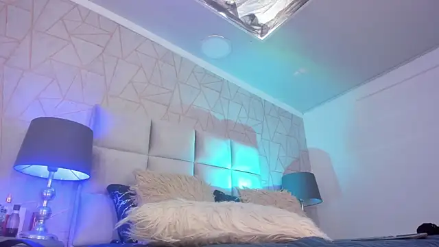 Yara Bliss  online show from 13, 12, 2025