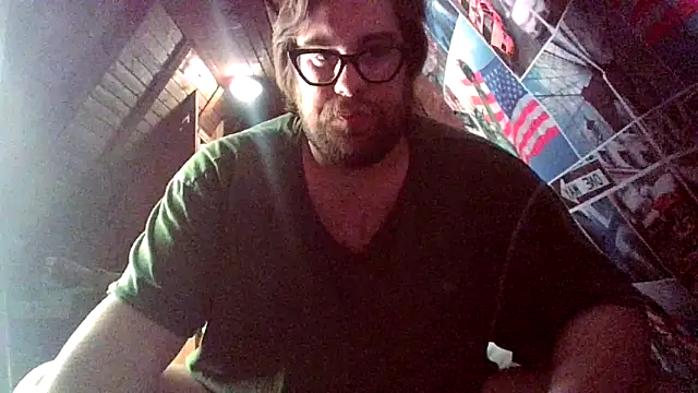 Snapshot of chubbyDavid1998 chatting on 28, 10, 2025 chubbyDavid1998 online show from 28, 10, 2025