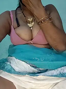 Snapshot of Hotty-Monaa chatting on 11, 9, 2025 Hotty-Monaa online show from 11, 9, 2025