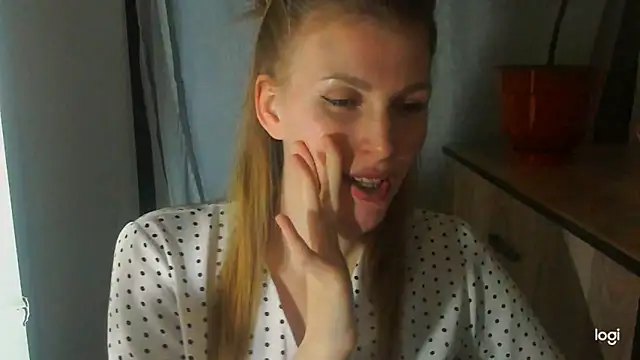Snapshot of JuliaMuuun chatting on 5, 6, 2026 JuliaMuuun online show from 5, 6, 2026