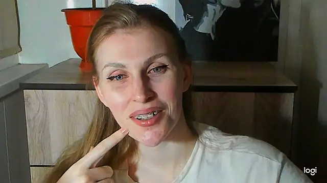 Snapshot of JuliaMuuun chatting on 10, 7, 2026 JuliaMuuun online show from 10, 7, 2026