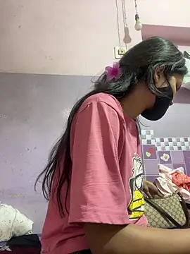 Snapshot of Sandhya_77 chatting on 5, 4, 2026 Sandhya 77 online show from 5, 4, 2026