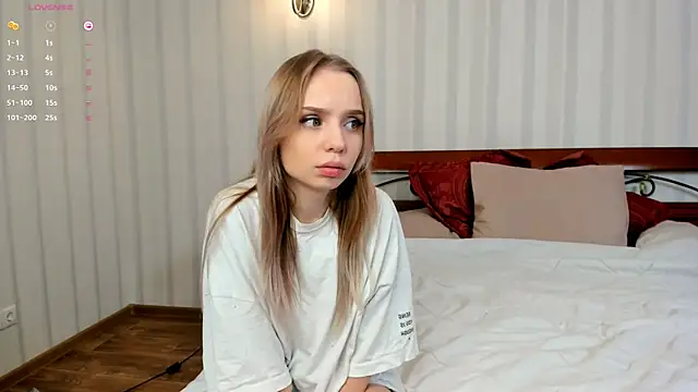 Snapshot of Little_Clare chatting on 24, 10, 2025 Little Clare online show from 24, 10, 2025