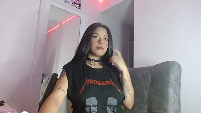 Snapshot of reina_reina chatting on 17, 10, 2025 reina reina online show from 17, 10, 2025