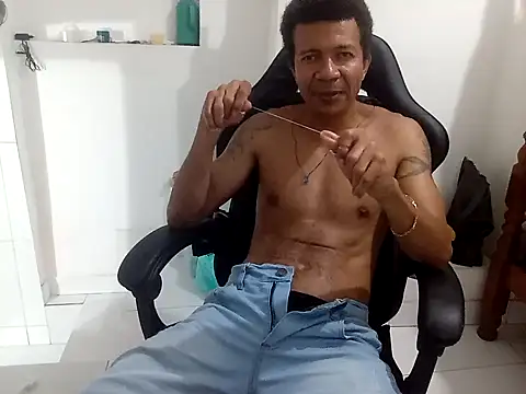 Snapshot of moreno25centimetro chatting on 12, 10, 2025 moreno25centimetro online show from 12, 10, 2025