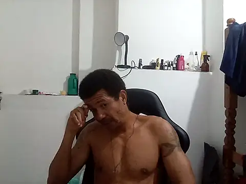 Snapshot of moreno25centimetro chatting on 21, 10, 2025 moreno25centimetro online show from 21, 10, 2025